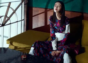 文咏珊紫色印花裙性感写真图片_3