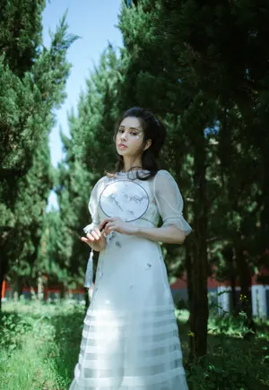 李若彤户外清新写真图片_2