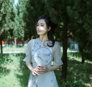 李若彤户外清新写真图片_3