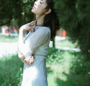 李若彤户外清新写真图片_5