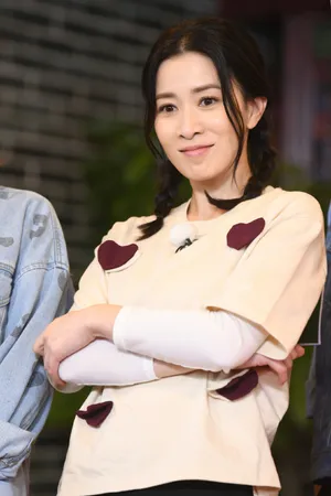佘诗曼《奔跑吧》性感图片_4
