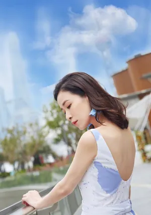 佘诗曼性感优雅写真图片