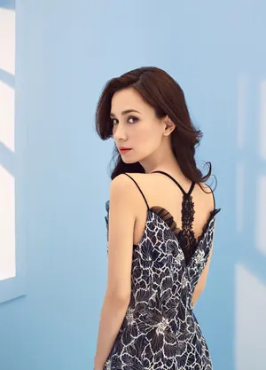 卢靖姗性感时尚写真图片_4