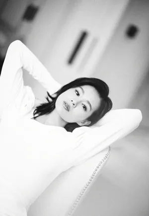 胡杏儿黑白时尚质感大片写真_3