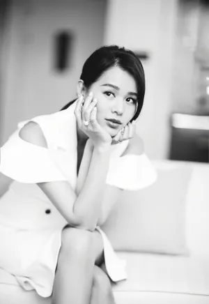 胡杏儿黑白时尚质感大片写真_5