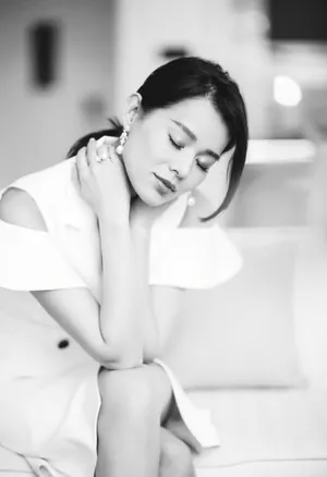 胡杏儿黑白时尚质感大片写真_6