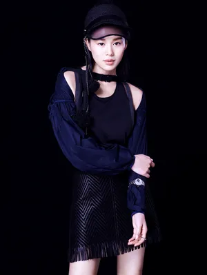 胡杏儿性感创意杂志写真_2