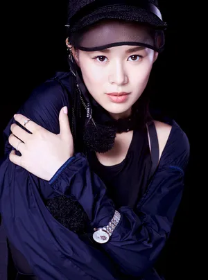 胡杏儿性感创意杂志写真_3
