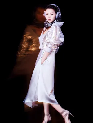 胡杏儿性感创意杂志写真_7