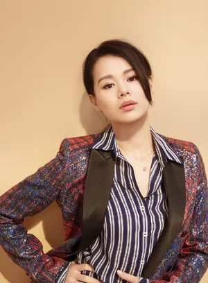 胡杏儿最潮时尚杂志写真_2