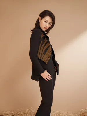 胡杏儿最潮时尚杂志写真_6