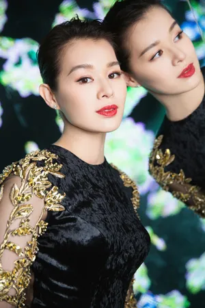 胡杏儿高雅性感时尚写真图片_3