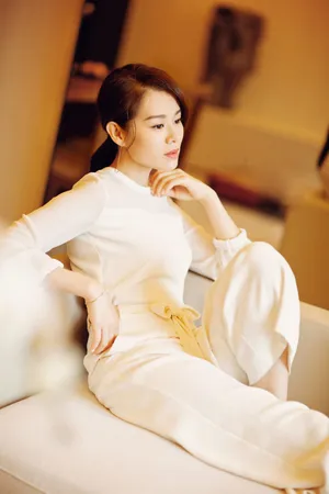 胡杏儿清新干练时尚写真图片_6