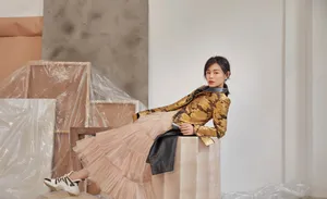胡杏儿温婉性感时尚杂志封面大片_2