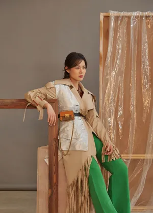 胡杏儿温婉性感时尚杂志封面大片_5