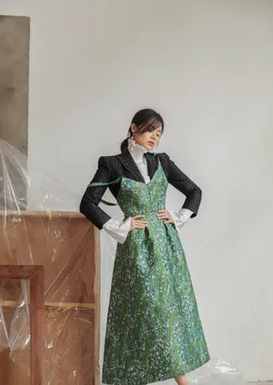 胡杏儿温婉性感时尚杂志封面大片_6