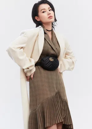 胡杏儿优雅知性时尚杂志封面大片_2