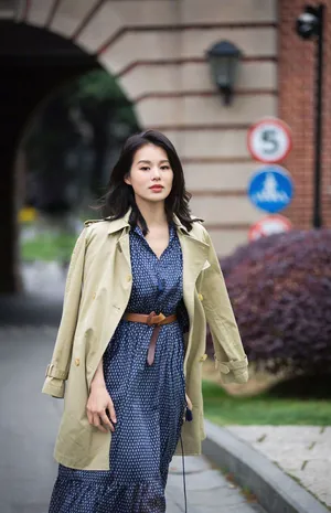 胡杏儿优雅干练时尚街拍图片_5
