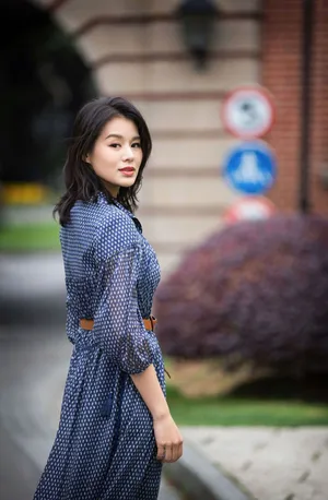胡杏儿优雅干练时尚街拍图片_6
