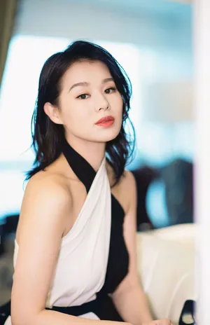 胡杏儿优雅干练时尚街拍图片_7