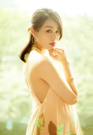 胡杏儿时尚孕照温婉大气唯美写真