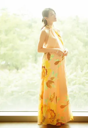 胡杏儿时尚孕照温婉大气唯美写真_2