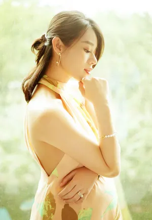 胡杏儿时尚孕照温婉大气唯美写真_4