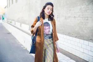 胡杏儿街拍图片：演绎慵懒睡衣风_5