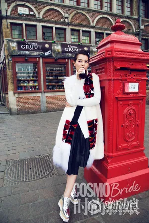 胡杏儿白色鱼尾婚纱惊艳时尚杂志写真_1