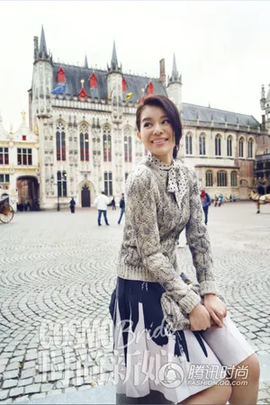 胡杏儿白色鱼尾婚纱惊艳时尚杂志写真