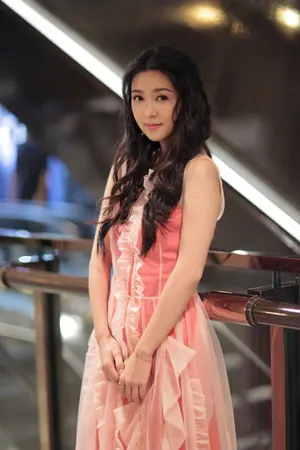 薛凯琪粉色长裙甜美写真图片_2