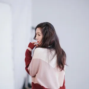 薛凯琪性感迷人美腿写真图片_4
