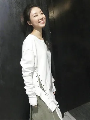 薛凯琪美腿诱惑街拍图片_5