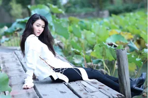 薛凯琪户外优雅写真图片_2