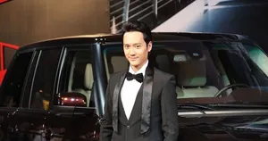 芭莎慈善之夜冯绍峰刘亦菲成龙等群星助阵众星璀璨_2