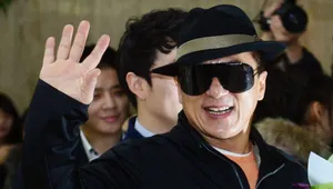 成龙现身韩国首尔机场得粉丝迎接图片_5