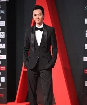 2011年芭莎慈善之夜冯绍峰成龙等群星助阵众星璀璨_12