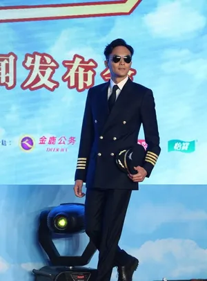 张智霖古天乐机长制服现身帅气保镖引尖叫_3