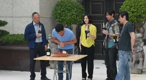 古天乐单身男女2片场庆生杨千嬅周渝民齐祝贺_3