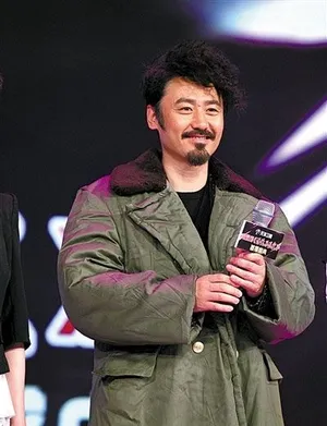 刘德华范冰冰古天乐盘点明星着军大衣的片场靓照_28