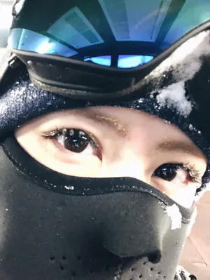 邓紫棋雪地滑雪写真图片