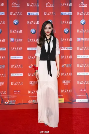 2015芭莎慈善夜明星云集范冰冰唐嫣邓紫棋林志玲谁惊艳了你_7