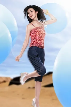 蔡卓妍春季纯美写真图片 美艳动人