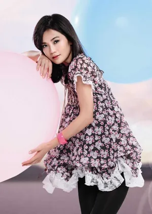 蔡卓妍春季纯美写真图片 美艳动人_3