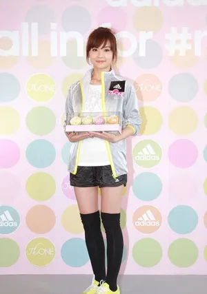 蔡卓妍出席活动图片 计划6年后生宝宝_4