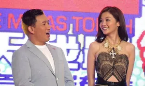 蔡卓妍露背装现身超级经纪人首映发布会图片_6