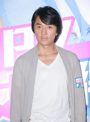 蔡卓妍华服优雅亮相图片 自曝想与男友出国进修_1