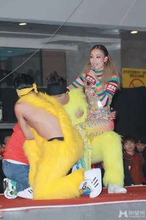 容祖儿傻妞装亮相活动_8