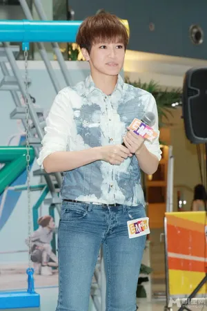 何韵诗自嘲未变性 短信安慰容祖儿_2