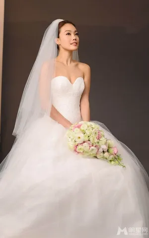 容祖儿首披婚纱 愿做小女人